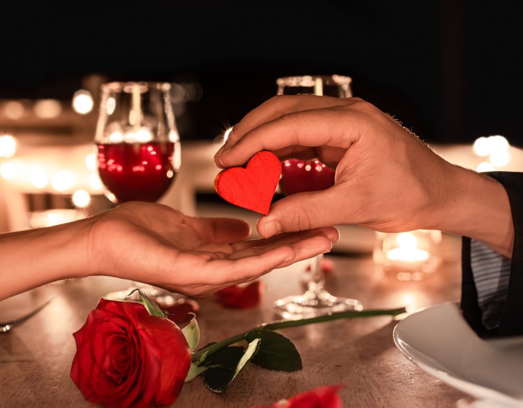 Man,Giving,A,Gift,Heart,To,A,Woman,On,A